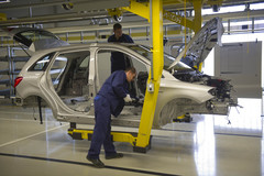 A járműgyártó cégek mindenképpen leállnak év végén. FOTÓ: Népszava