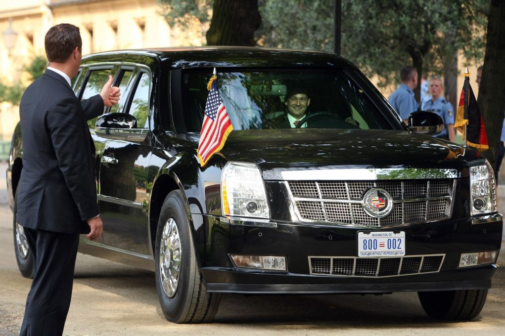 Az amerikai elnököt szállító, Szörnyetegnek (The Beast) becézett kocsivalójában egy tankkal ér fel FOTÓ: EUROPRESS/GETTY IMAGES/ADAM BERRY