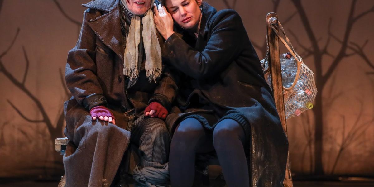 A Macskanő és a kitaszított Hester Swane (Csoma Judit és Martinovics Dorina)