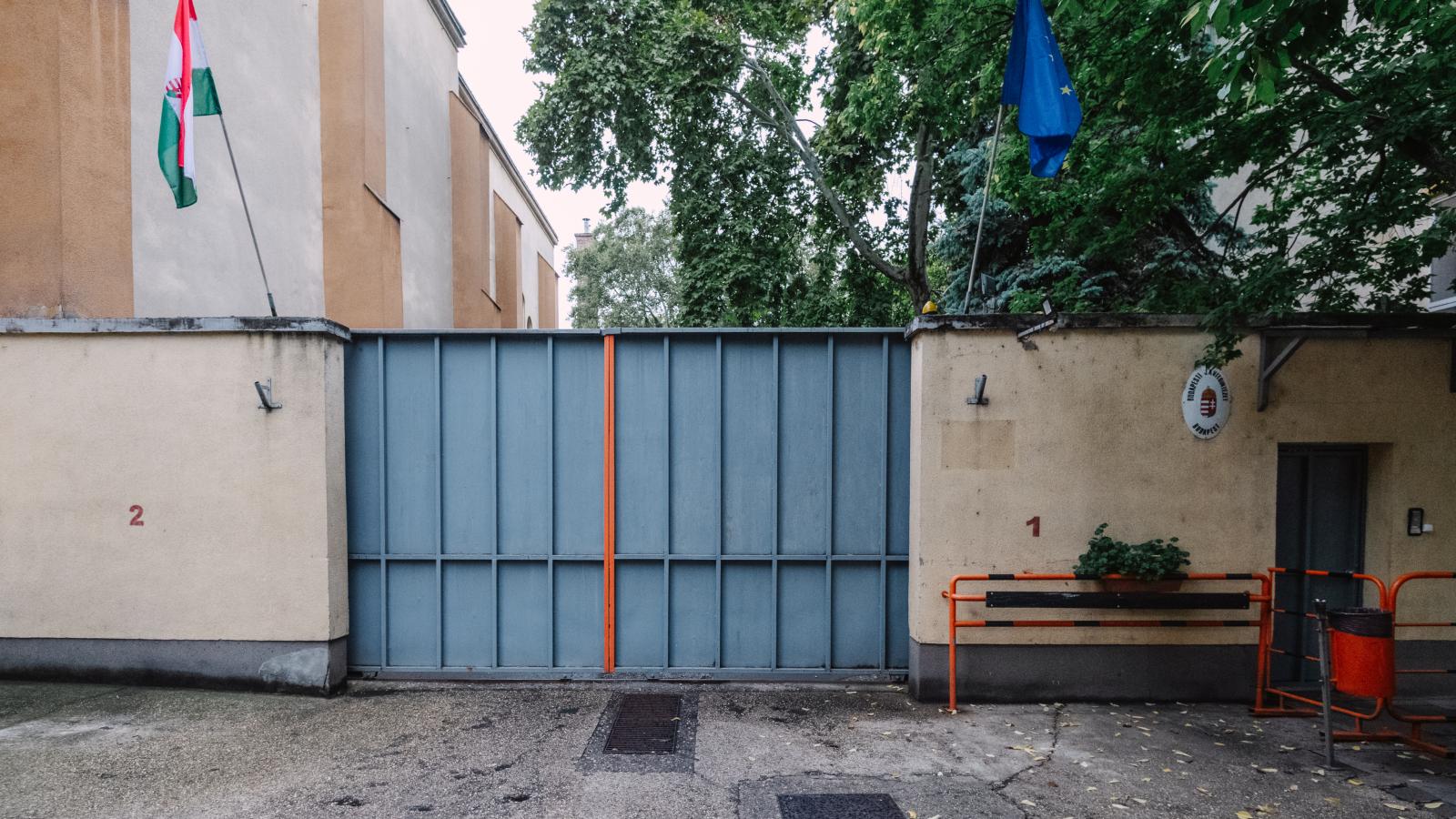 A Szőlő utcai javítóintézet. Egyre jobban látni, mi történt a falakon túl